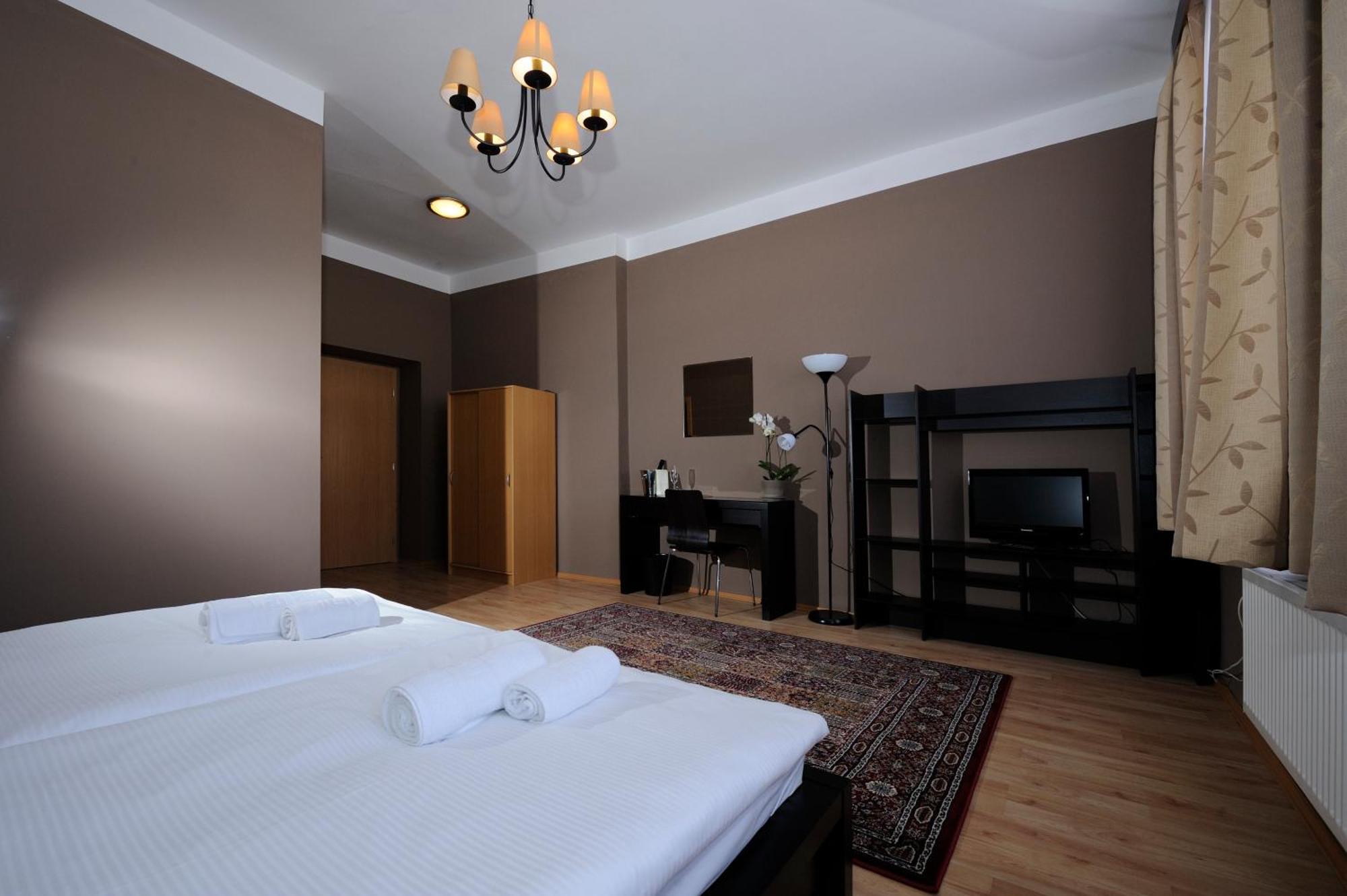 Hotel Zlata Stika Pardubice Exterior photo